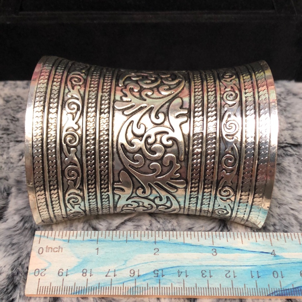 Silver tone Cuff
